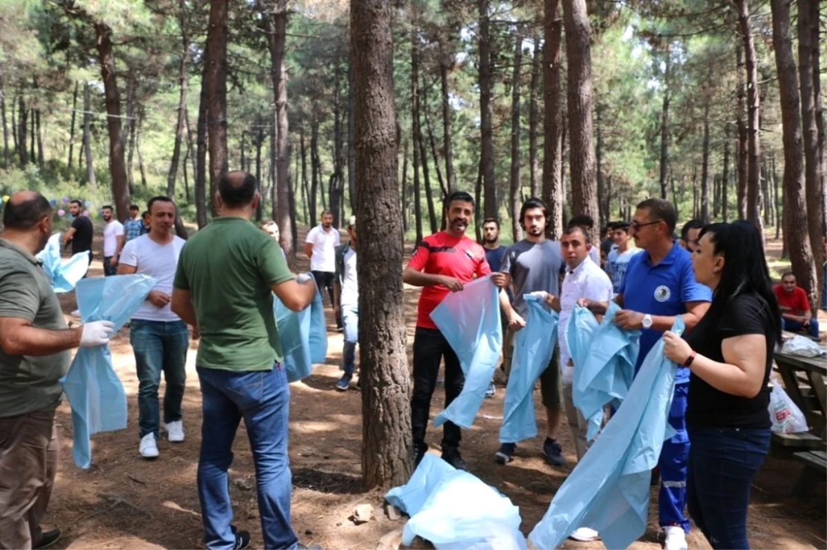 Kartal Belediyesi Dernek Üyeleri ile Birlikte Aydos Ormanı\'nı Temizledi