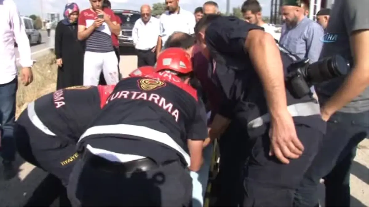 Kaza Yaptı, Hurdaya Dönen Aracın Başında Dakikalarca Bekledi