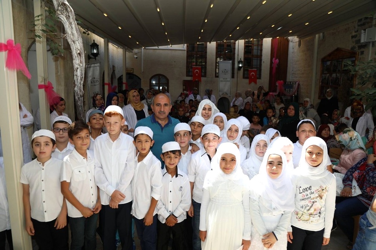 Kur\'an-ı Kerime Geçen Öğrencilere Taç Giydirme Töreni Yapıldı