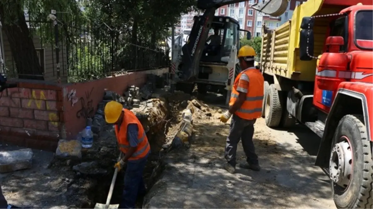 Midyat\'ta Elektrik Kabloları Yeraltına Alınıyor