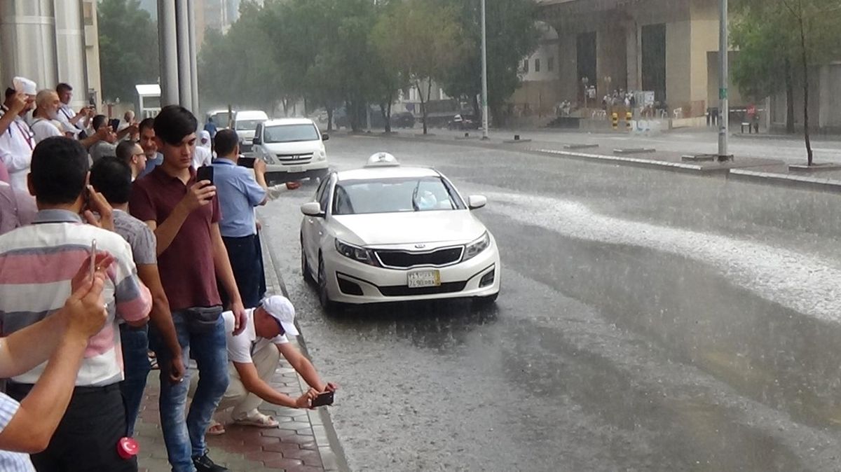 Milyonlarca Hacı Adayına Yağmur ve Dolu Şoku