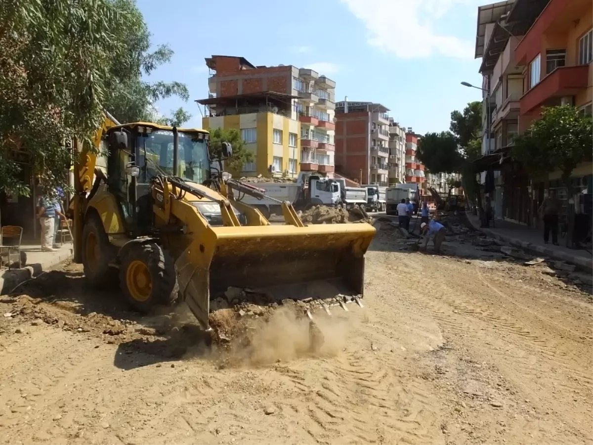 Nazilli\'de 40 Bin Metrekarelik Sıcak Asfalt Çalışması Başladı.