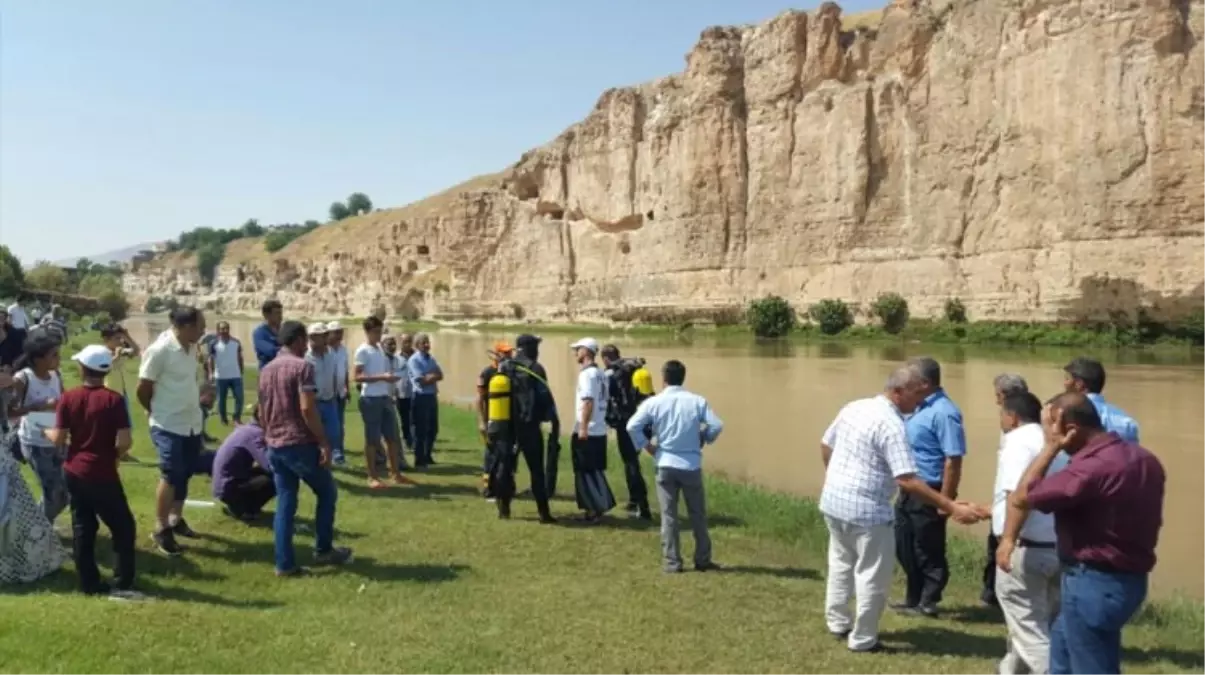 Nehre Düşen Çocuk Kayboldu