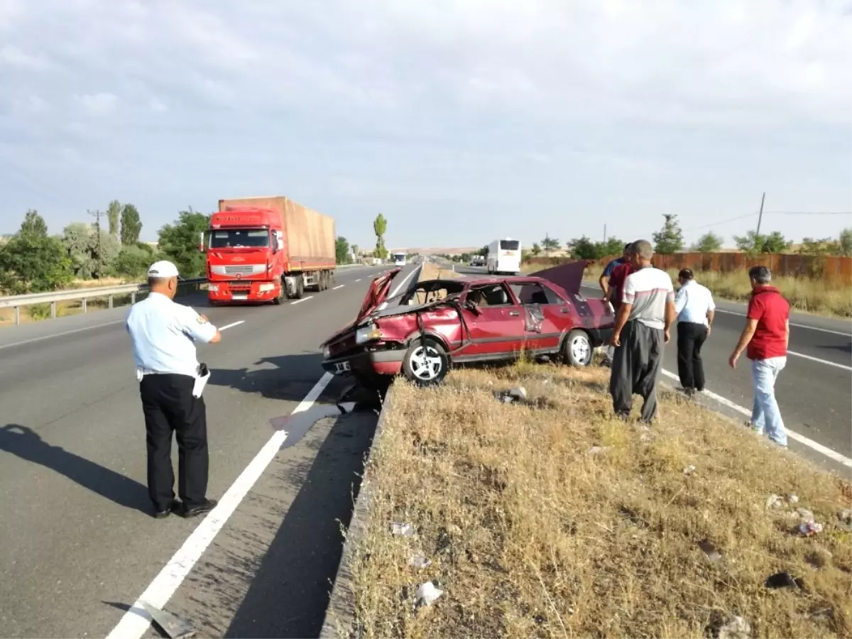 Refüje Çarpan Otomobil Takla Attı: 1 Yaralı