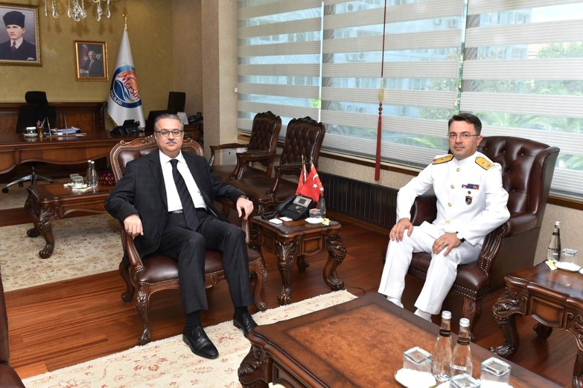 Tuğamiral Gürbüz\'den Vali Su\'ya Ziyaret