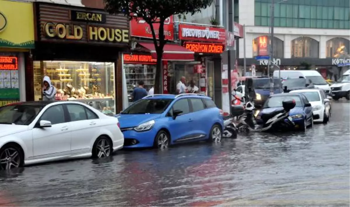 Yalova\'da Sağanak Yağış Yaşamı Olumsuz Etkiledi