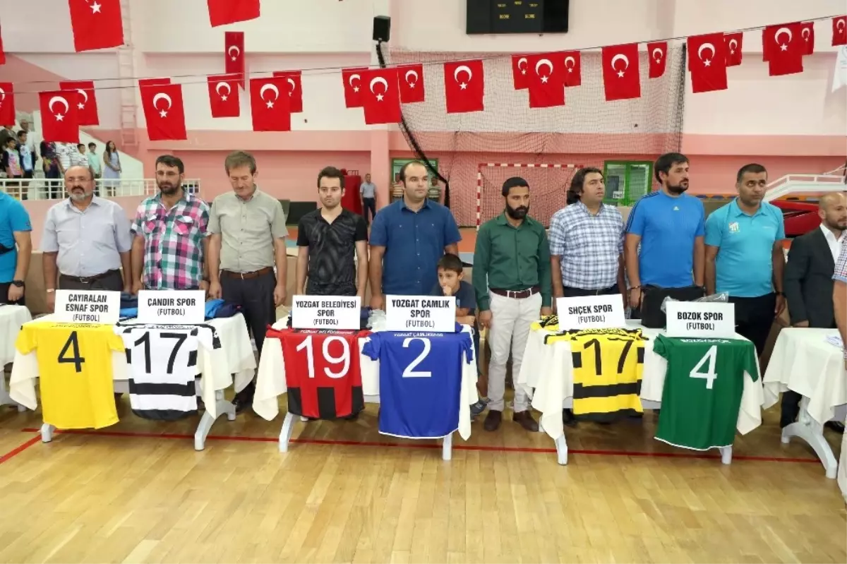 Yozgat\'ta Amatör Spor Kulüplerine Malzeme Desteği