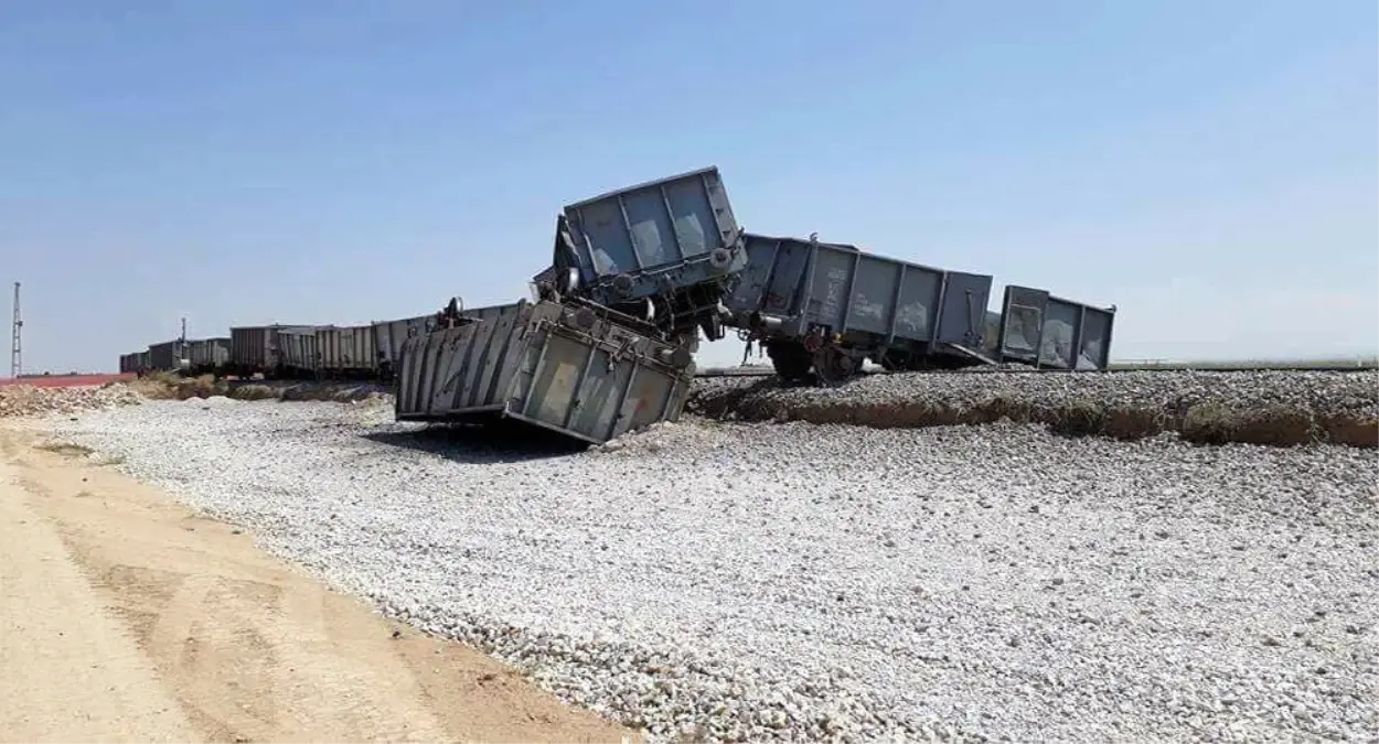 Yük Treni Raydan Çıktı