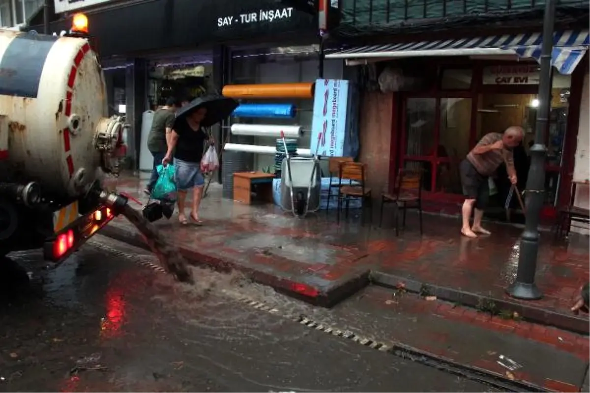 Zonguldak, 1 Saatlik Sağanak Yağmura Teslim