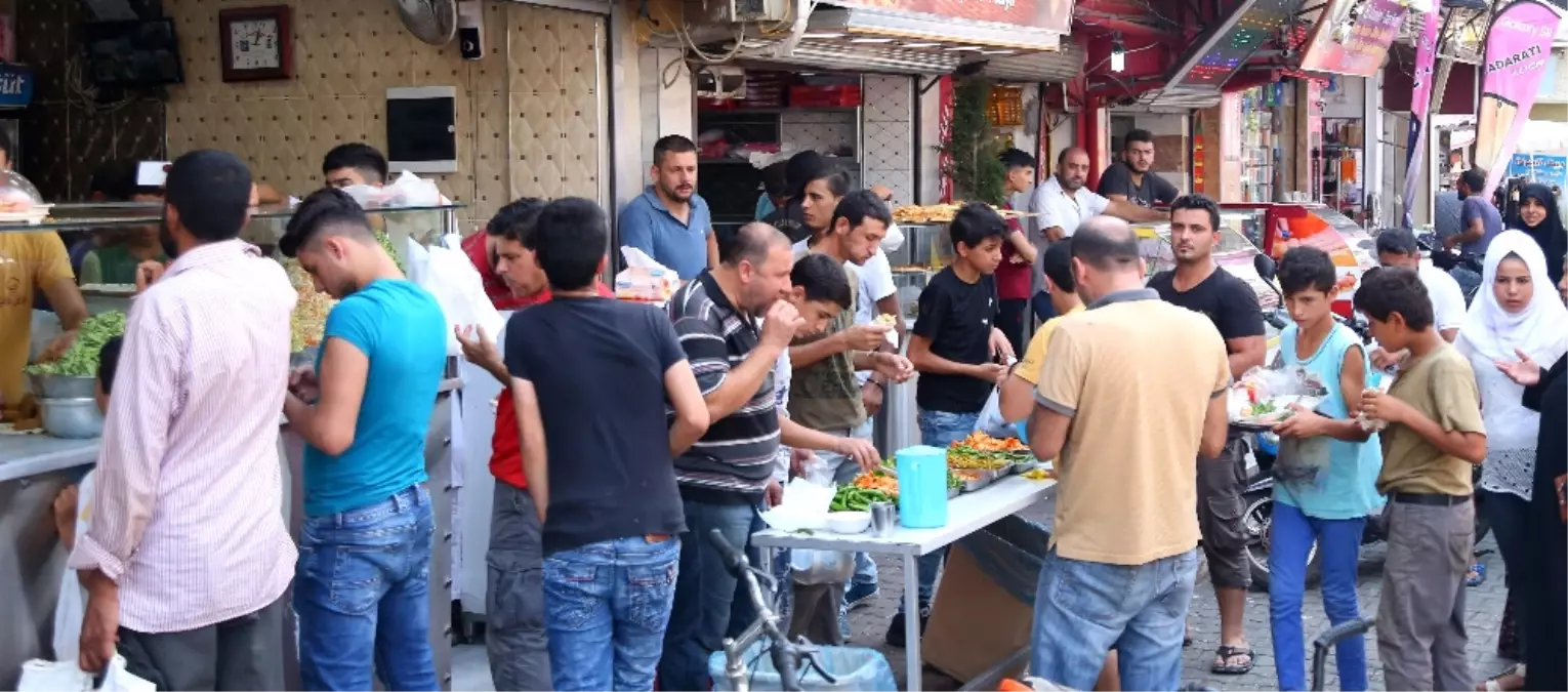 Arap Fast-food\'una Yoğun İlgi