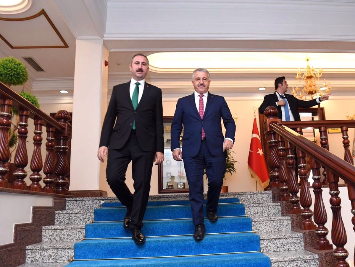 Bakan Arslan, Adalet Bakanı ile Milli Eğitim Bakanı\'nı Ziyaret Etti