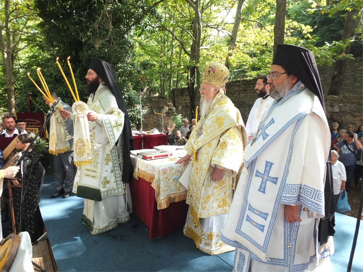 Bartholomeos Kirazlı Manastırı\'nda Ayin Yönetti