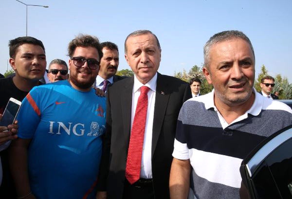Cumhurbaşkanı Erdoğan, Gurbetçi Vatandaşlar ile Fotoğraf Çektirdi