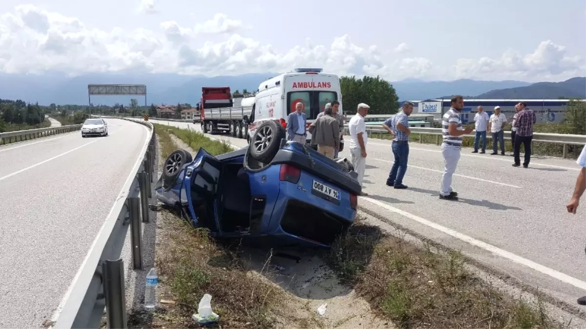 Düzce\'de Trafik Kazası: 3 Yaralı