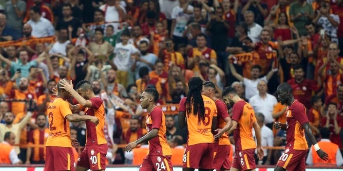 Galatasaray\'ın Takımı da Taraftarı da Lider!
