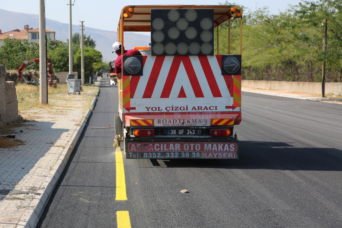 Güney Aşağı Mahallesinde Yaya Yolu Çizgi Çalışması 