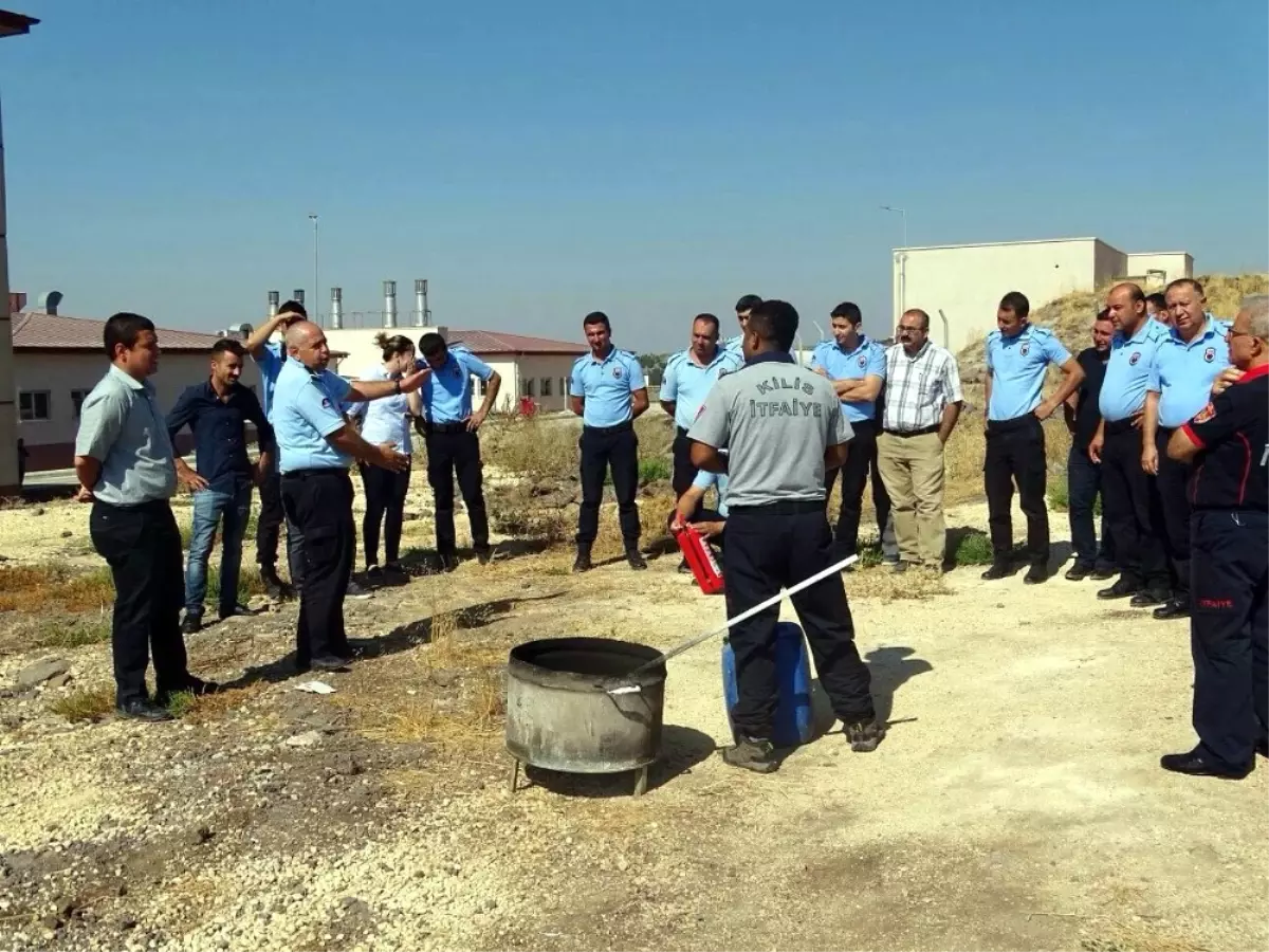 İtfaiye Müdürlüğü Cezaevi Personeline Yangın Eğitimi Verdi