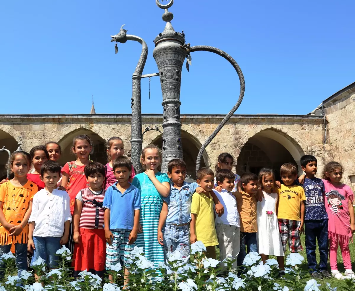 Kuran Kursu Öğrencileri Sokollu Külliyesi\'nde Ağırlandı