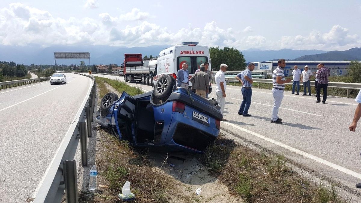 Otomobil Takla Attı: 2 Yaralı