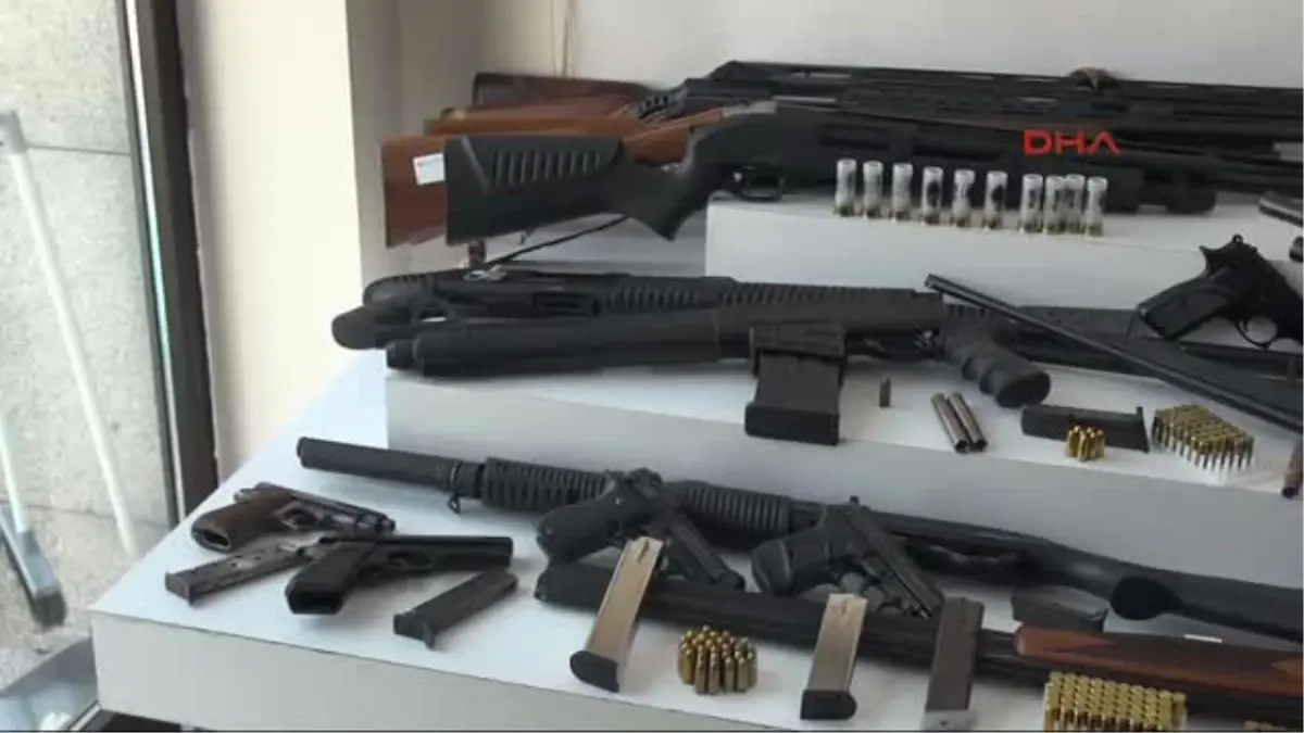 Şarkıcıyla Bağlantılı Silah Kaçakçılarına Operasyonu: 22 Gözaltı