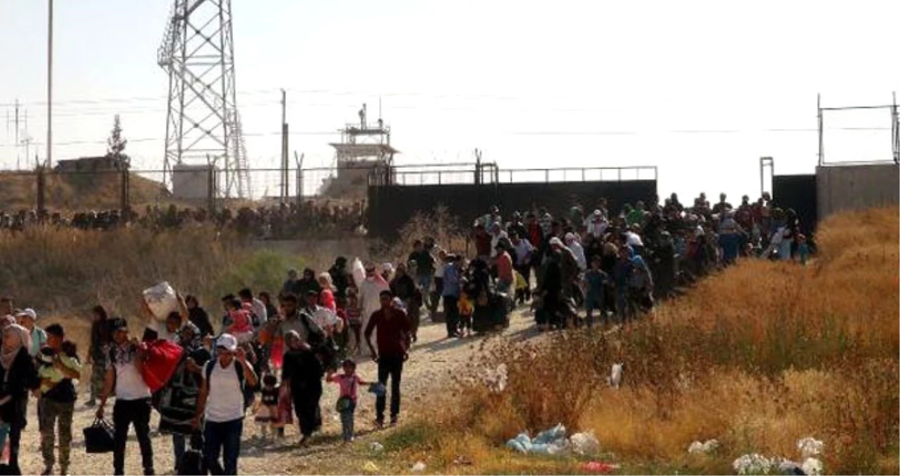 Suriyelilerin Sınır Kapısındaki Bayram Geçişinde İzdiham Yaşandı