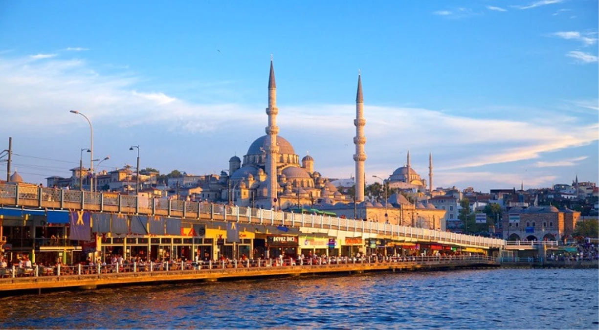 Temmuz\'da İstanbul\'u 1,3 Milyon Turist Ziyaret Etti
