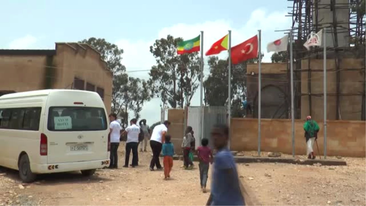 Tika\'nın Gönüllü Elçileri Necaşi Türbesi\'ndeki Restorasyon Çalışmalarına Katıldı - Addis