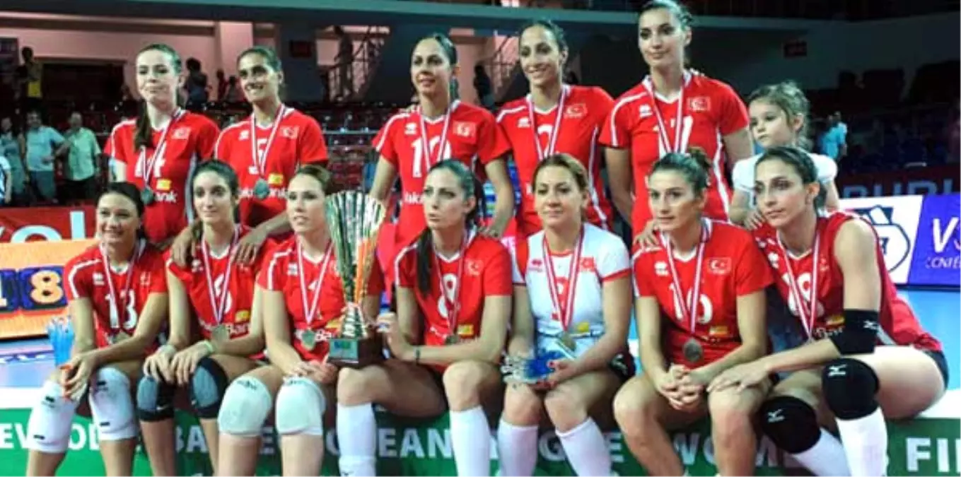 A Milli Kadın Voleybol Takımı, Kartepe\'de Kampa Girdi