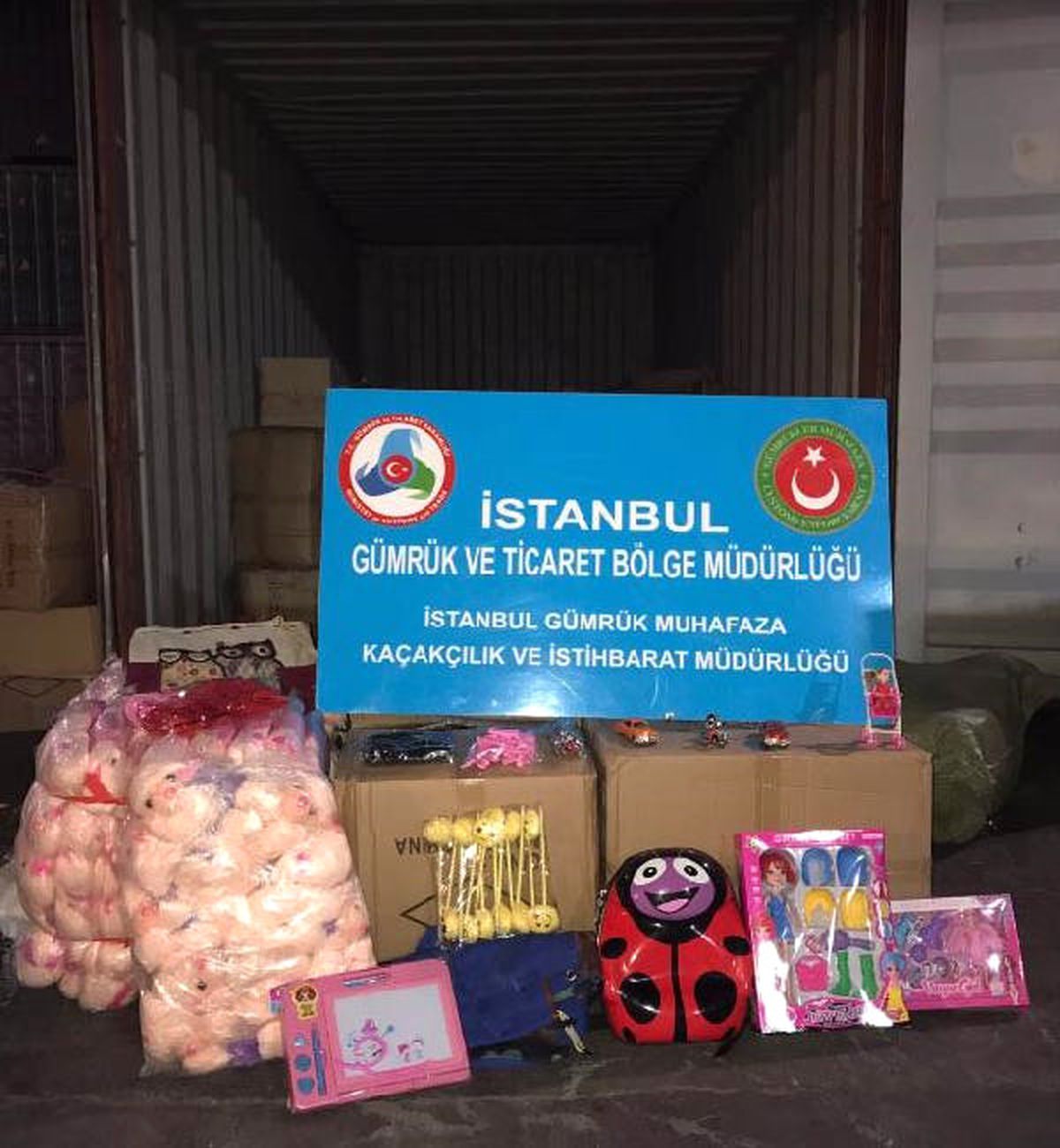 Ambarlı Limanı\'nda Kaçak Oyuncak Operasyonu