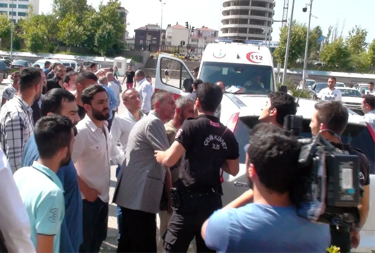 Anadolu Adalet Sarayı\'nda Silahlı Kavga: 2 Yaralı