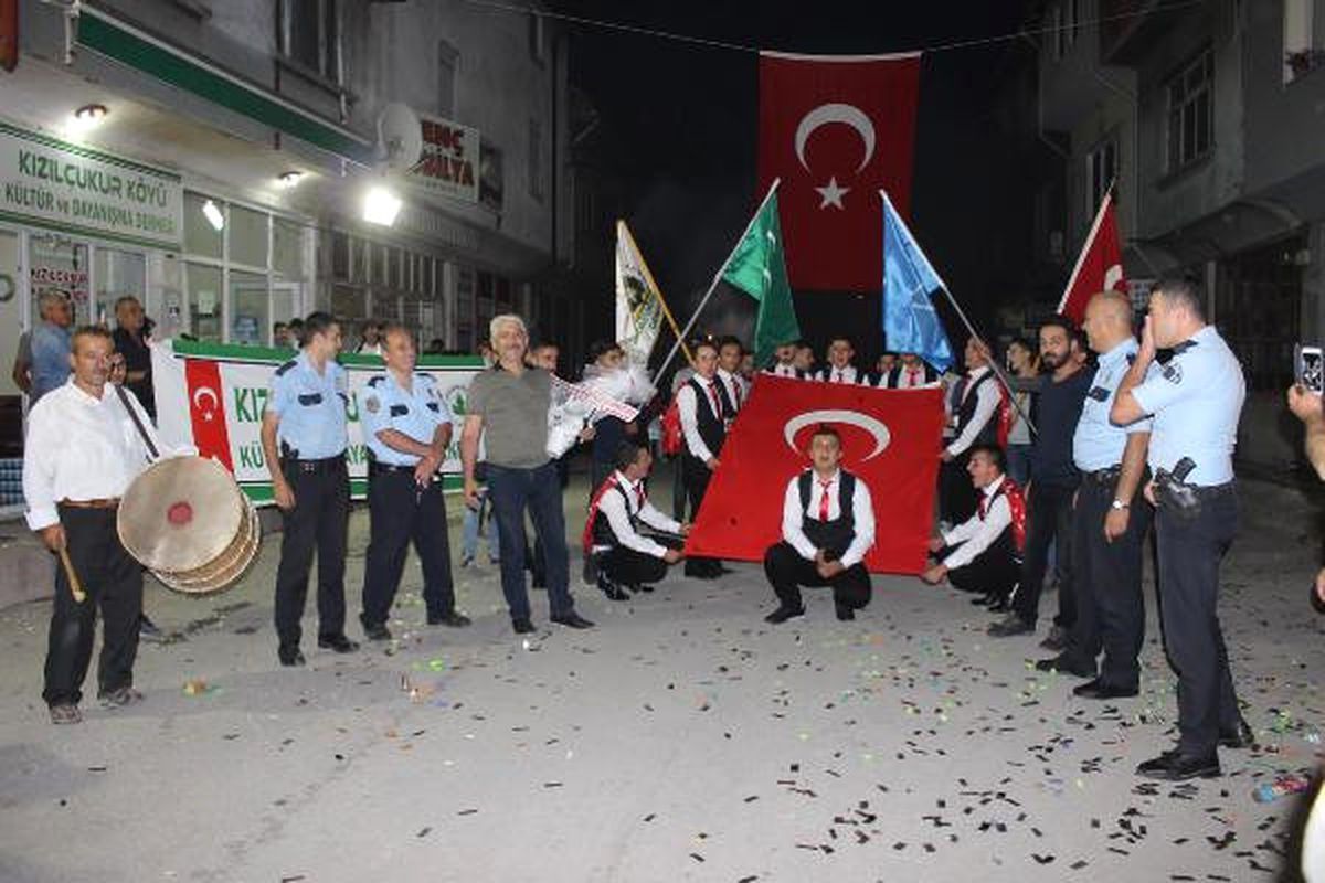 Asker Eğlencesinde Polislere Sürpriz Karşılama