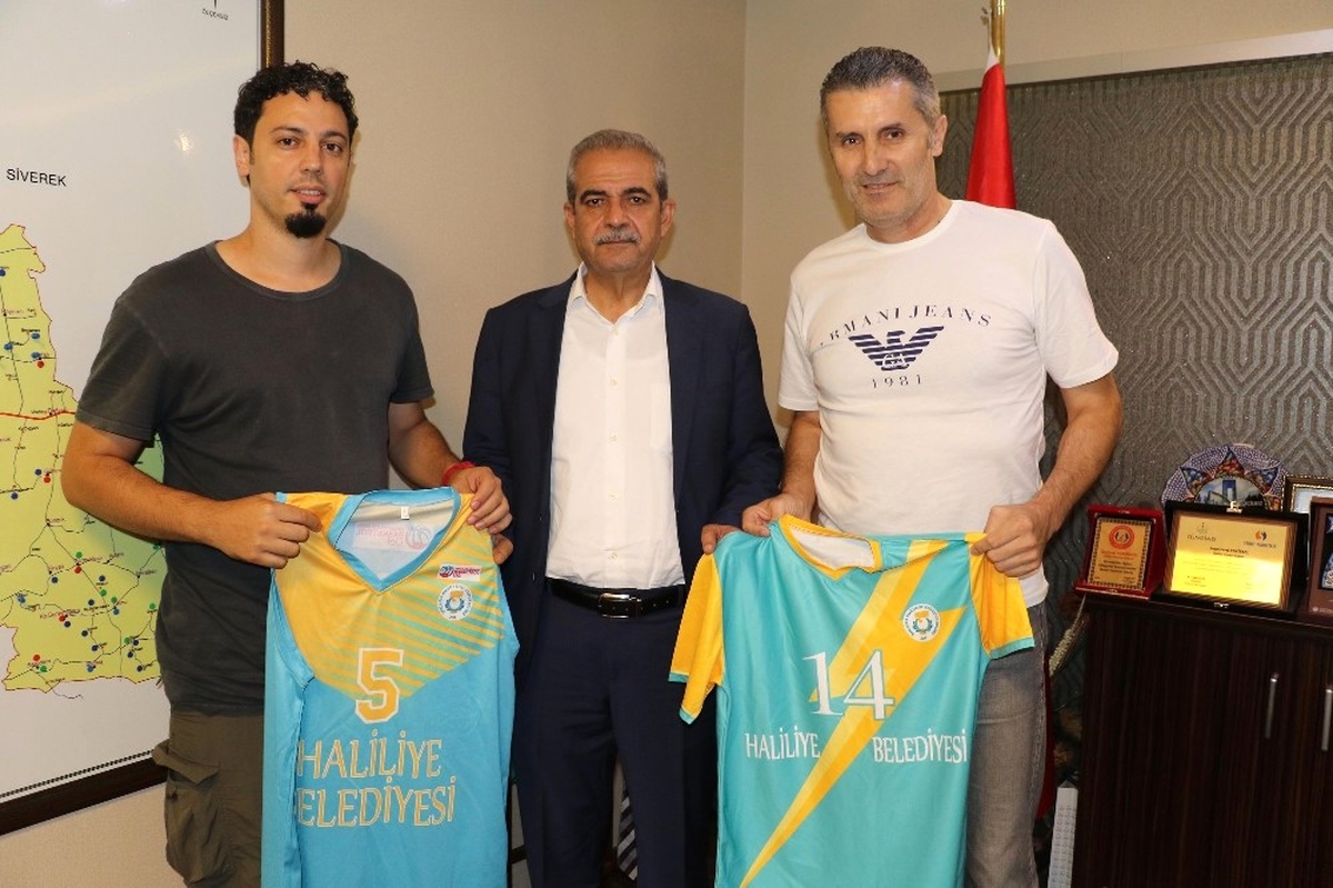 Basketbol ve Voleybol Antrenörlerinden Demirkol\'a Şampiyonluk Sözü