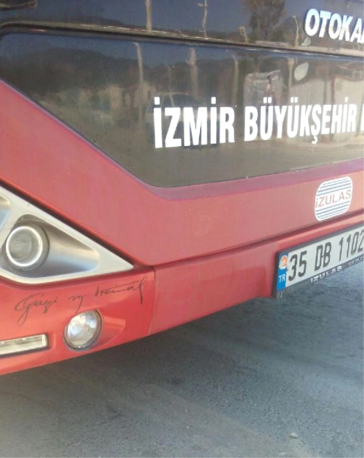 Belediye Otobüsündeki Atatürk İmzası ve Posterine Tutanak