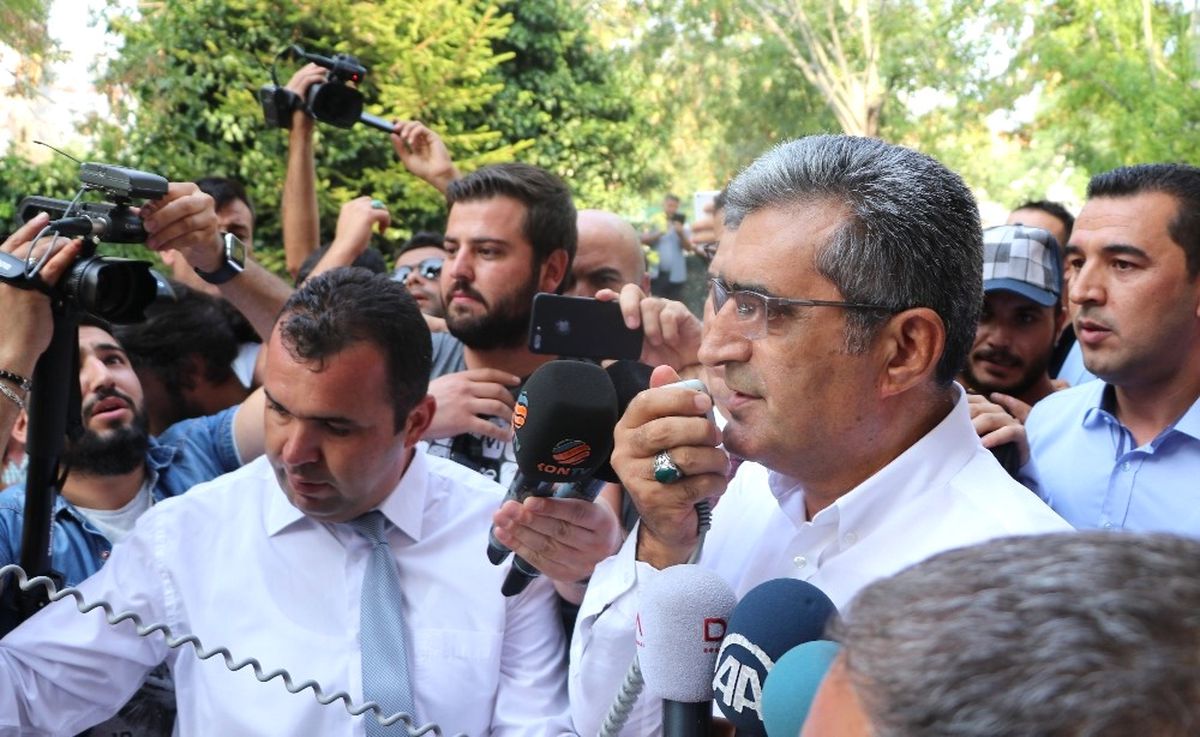 Çiftçilerden Milletvekilini Ağlatan Eylem