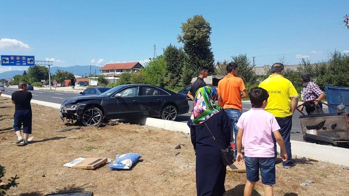 D-100 Karayolunda Kaza: 3 Yaralı