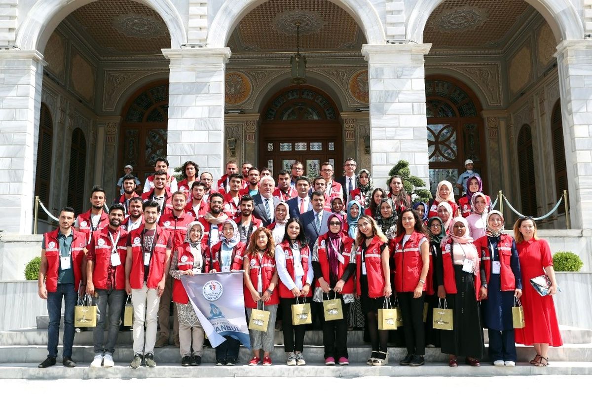 Damla Projesi Kapsamında Gönüllü Gençler, Vali Şahin\'i Ziyaret Etti