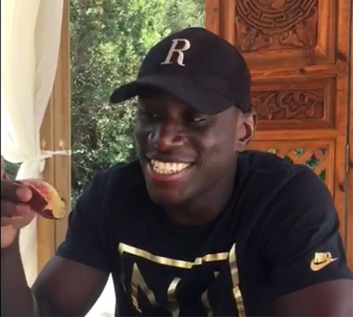 Demba Ba\'dan Eskişehirspor Tezahüratı