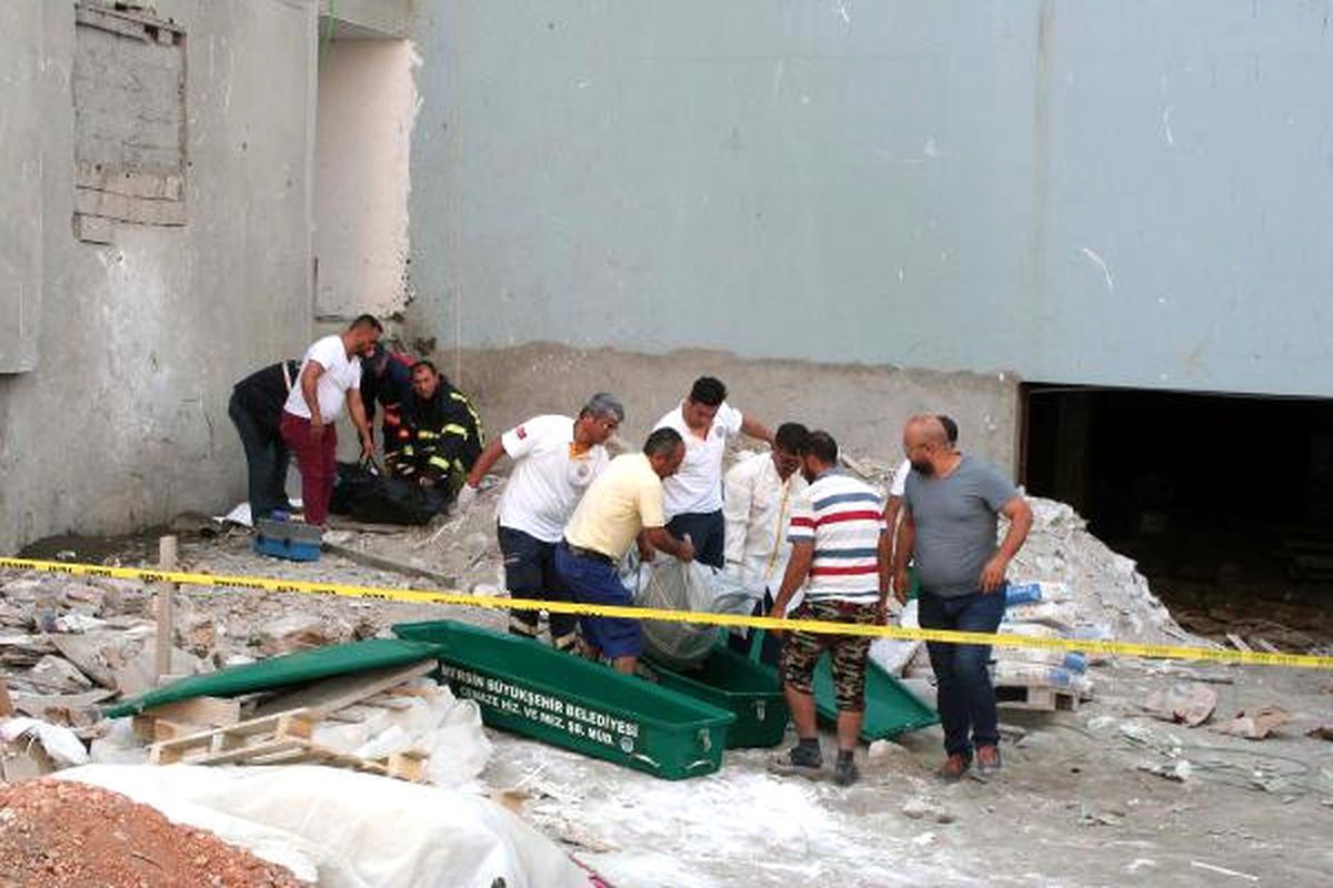 Erdemli\'de İnşaat İskelesinden Düşen 2 İşçi Öldü