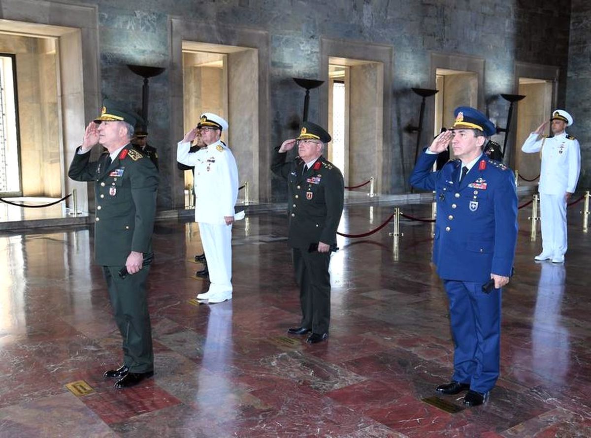 Genelkurmay Başkanı Akar, Yeni Kuvvet Komutanları ile Anıtkabir\'i Ziyaret Etti