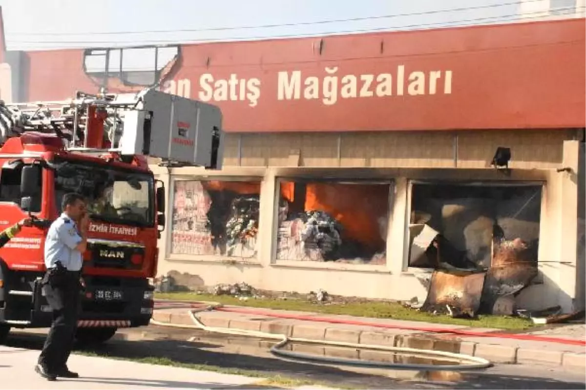 Gıda Mağazasında Yangın Çıkan Yangın Korkuttu (2)