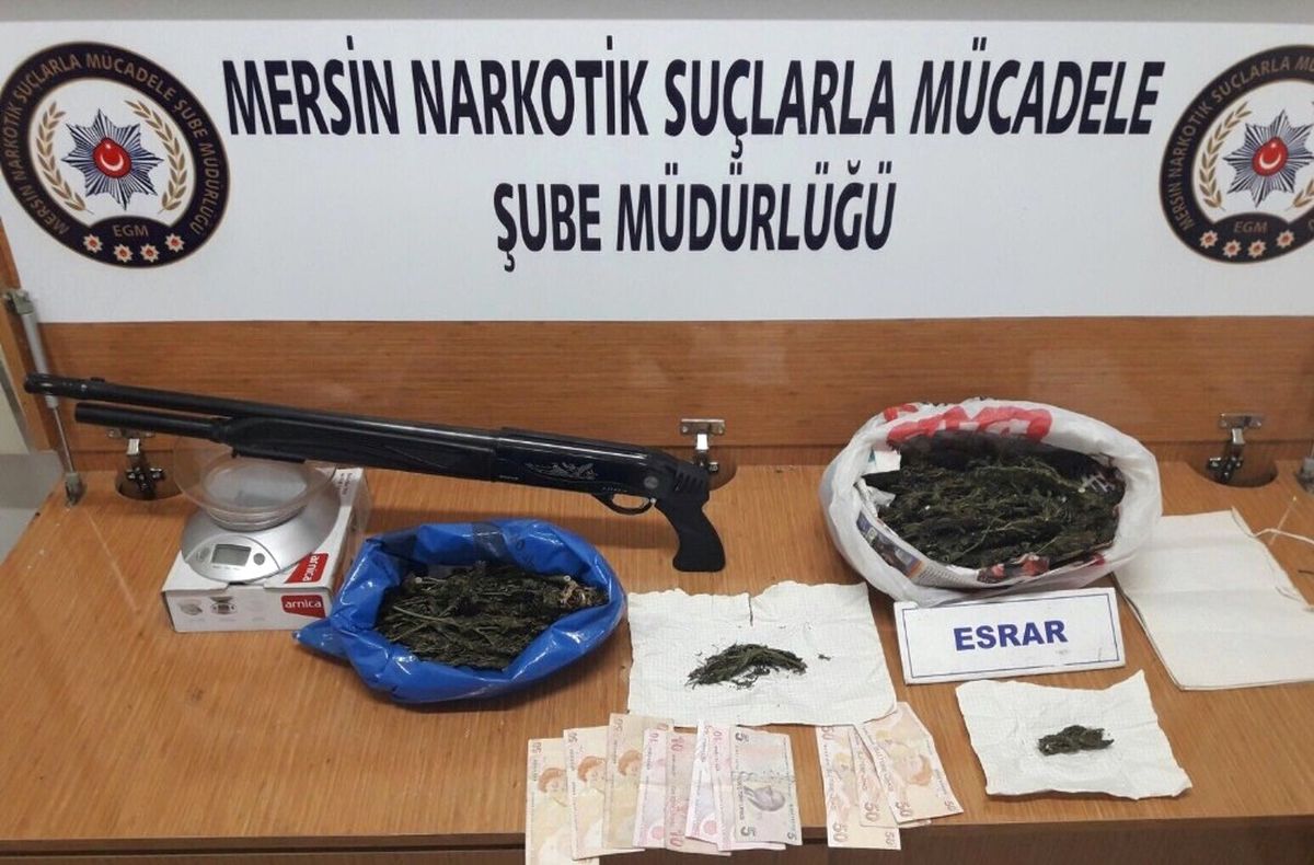 Halı Sahada Uyuşturucu Operasyonu