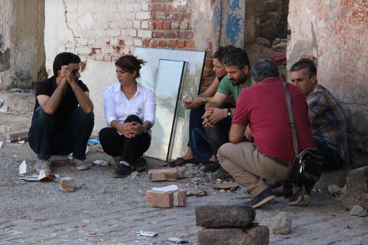 Hdp\'li Vekiller Oturma Eyleminde Yalnız Kaldı