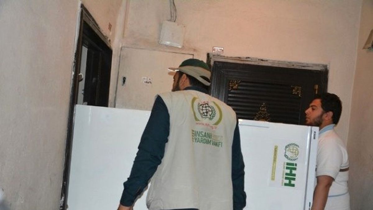 İhh\'dan Suriyelilere Buzdolabı