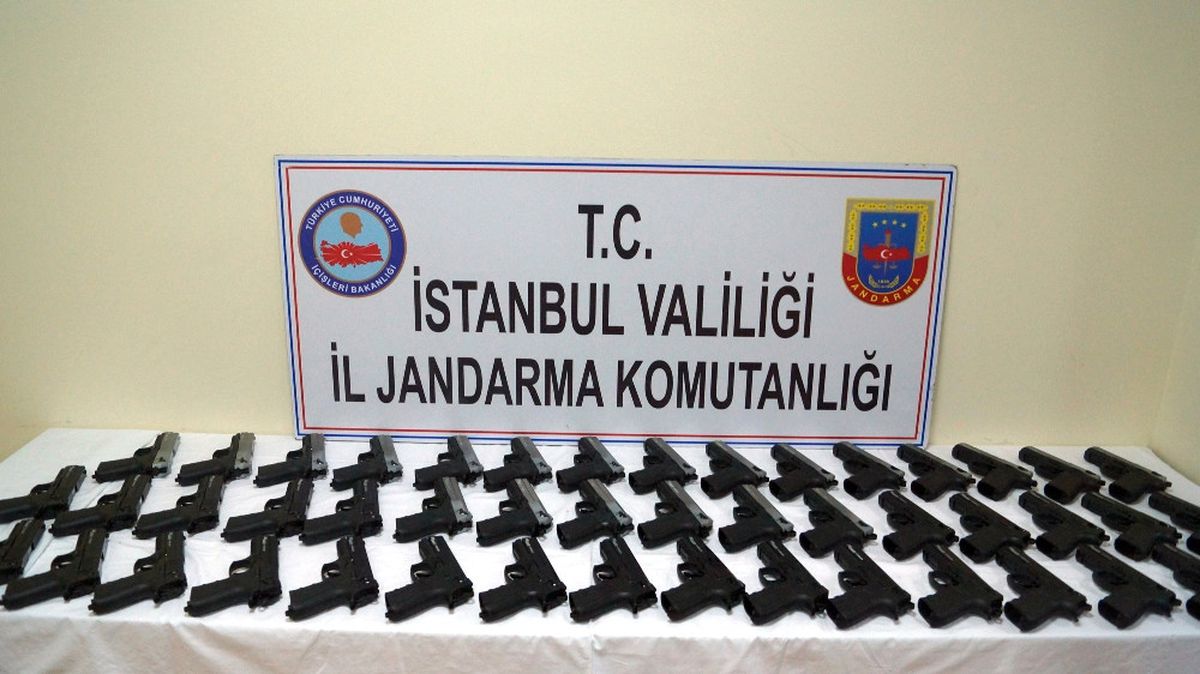 İstanbul\'da Jandarmadan Ruhsatsız Silah Operasyonu