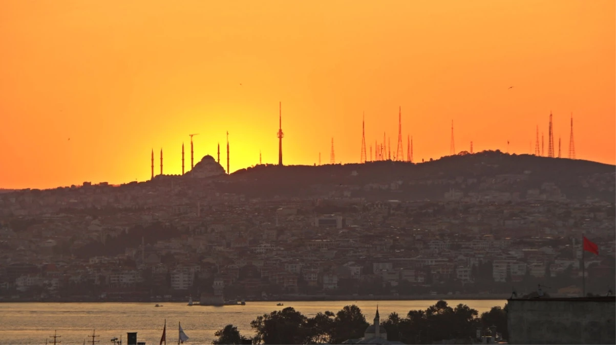 İstanbul\'da Kartpostallık Gün Doğumu Manzarası