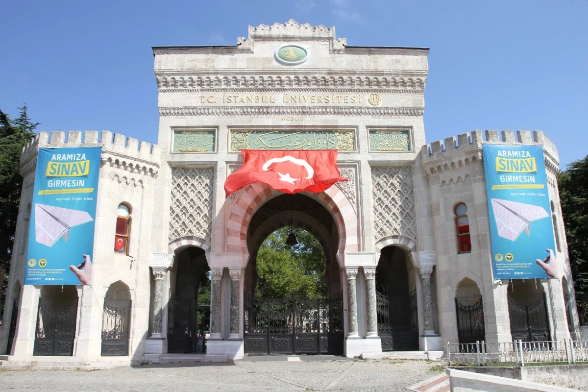 İstanbul Üniversitesi \'Aramıza Sınav Girmesin\' Diyor