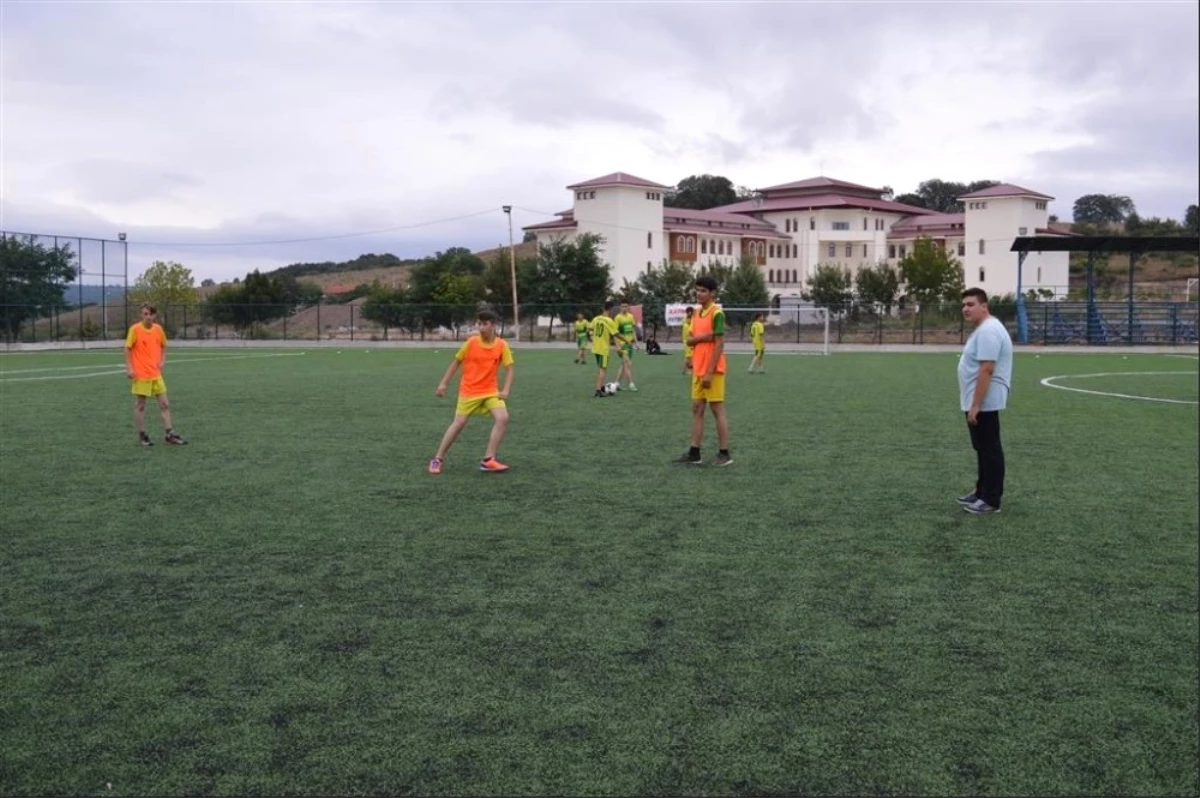 İvrindi\' de 18 Yaş Altı Kaymakamlık Futbol Turnuvası Başladı
