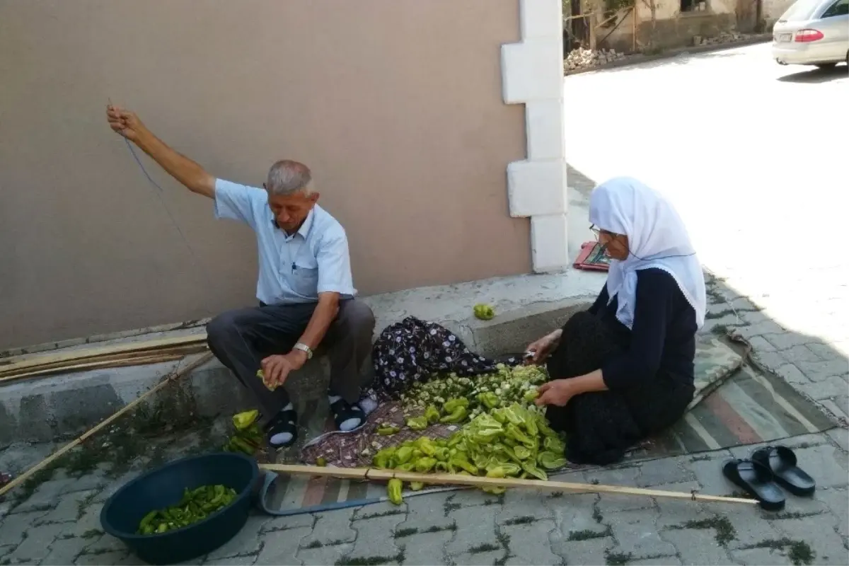 Kadınlar Kış Hazırlıklarına Başladı