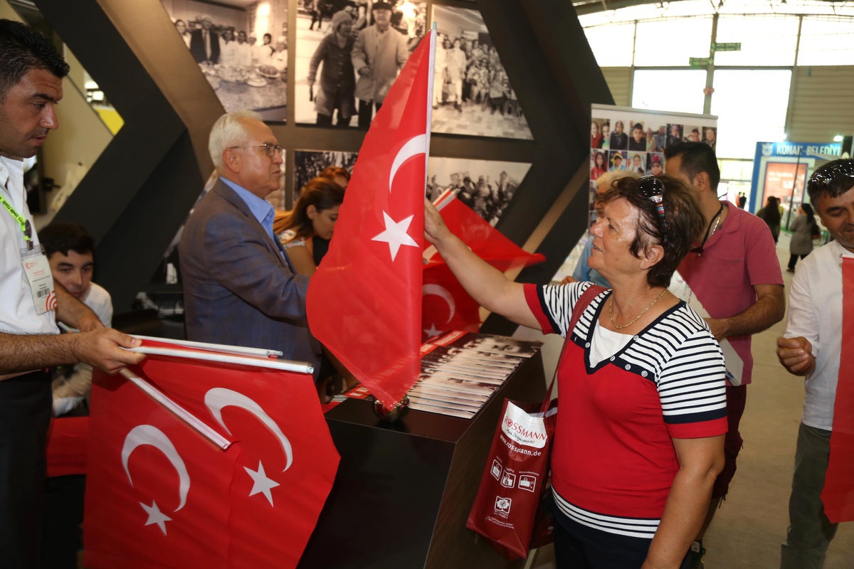 Karabağlar Standında 30 Ağustos\'a Hazırlık