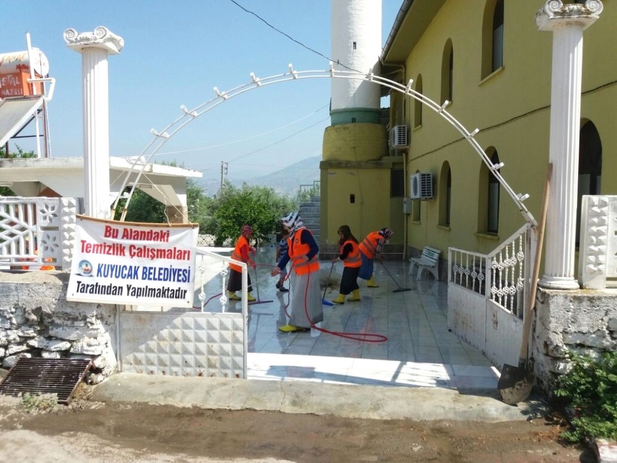 Kuyucak Belediyesi Camileri Bayrama Hazırlıyor